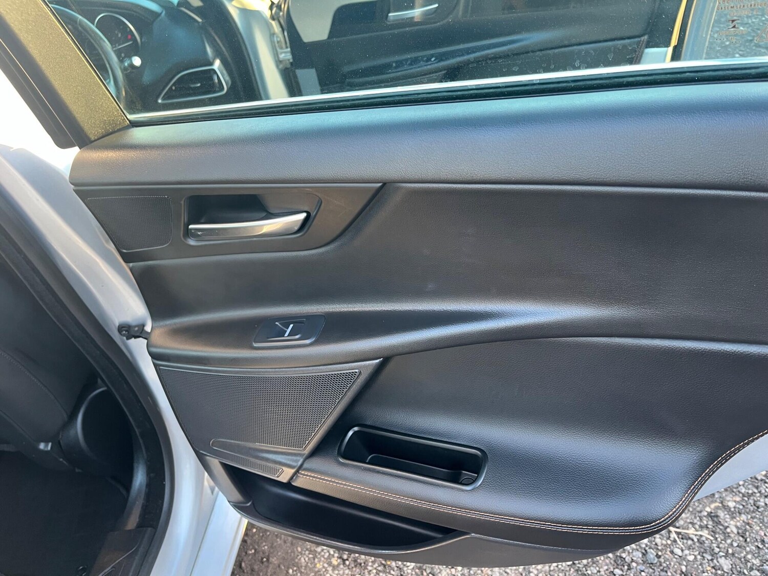 Used Jaguar XE 2017 for sale - 77723229: Photo 44