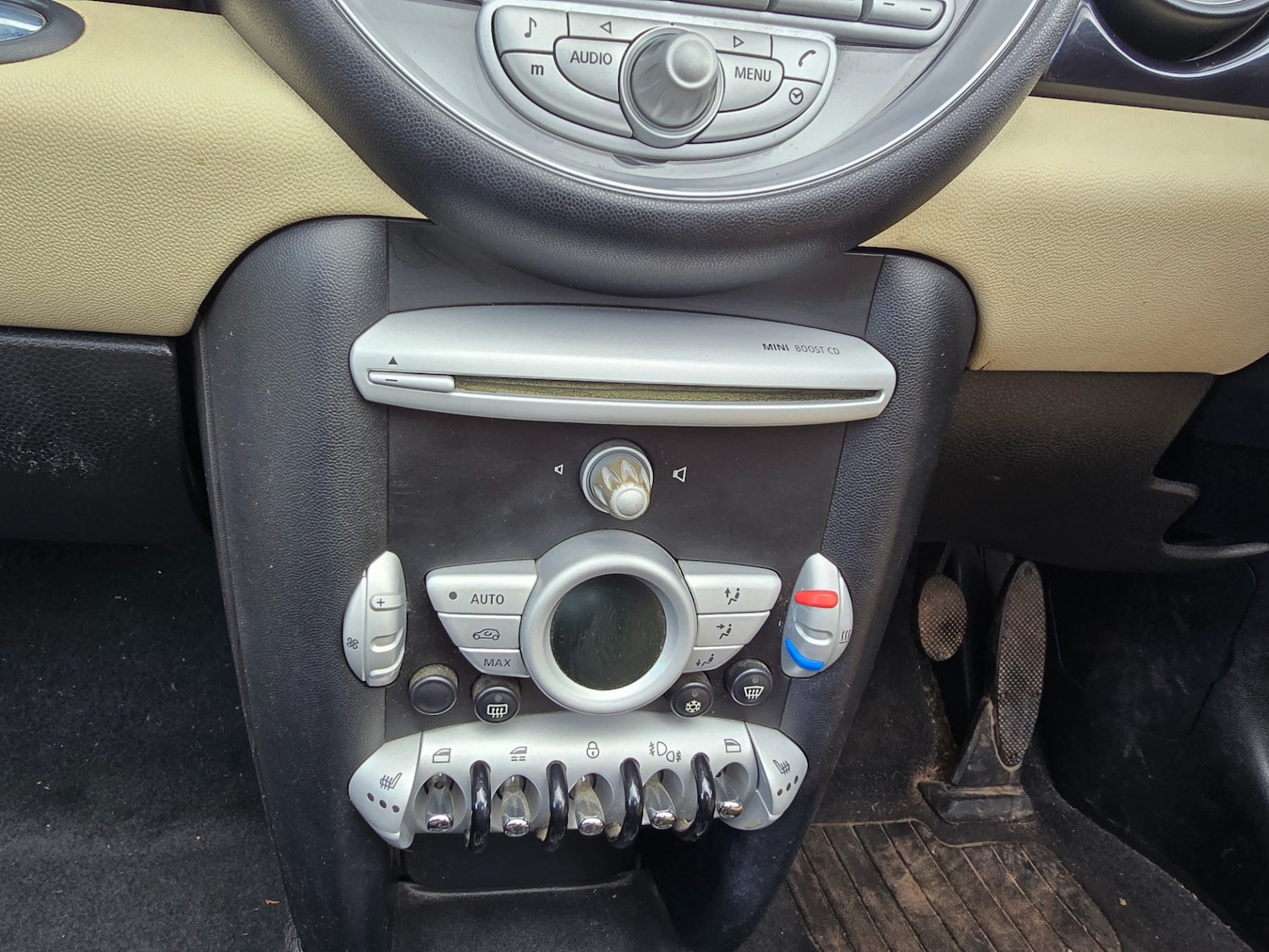 Used MINI Convertible 2009 for sale - 77101444: Photo 13