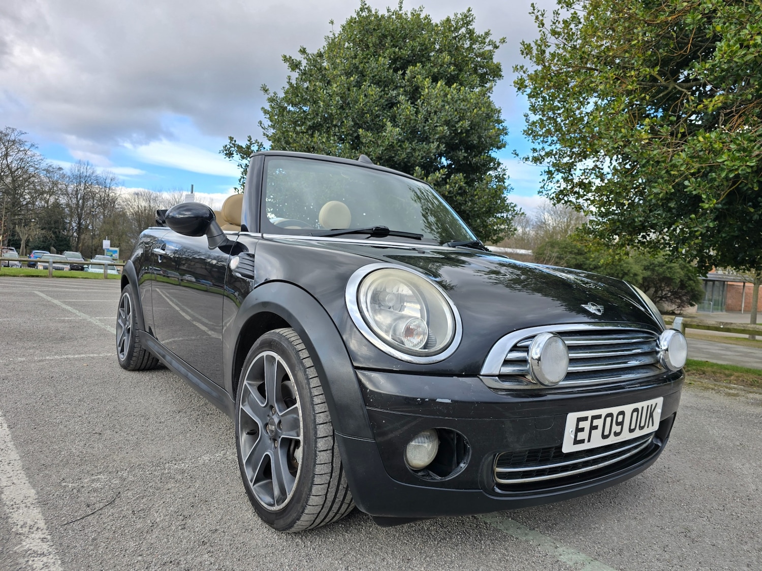 Used MINI Convertible 2009 for sale - 77101444: Photo 2