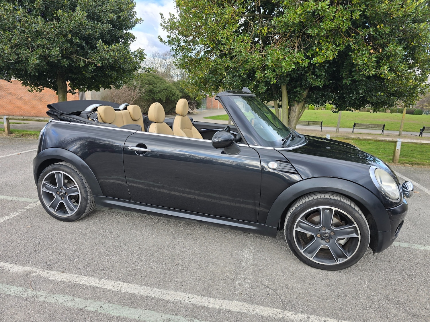 Used MINI Convertible 2009 for sale - 77101444: Photo 4