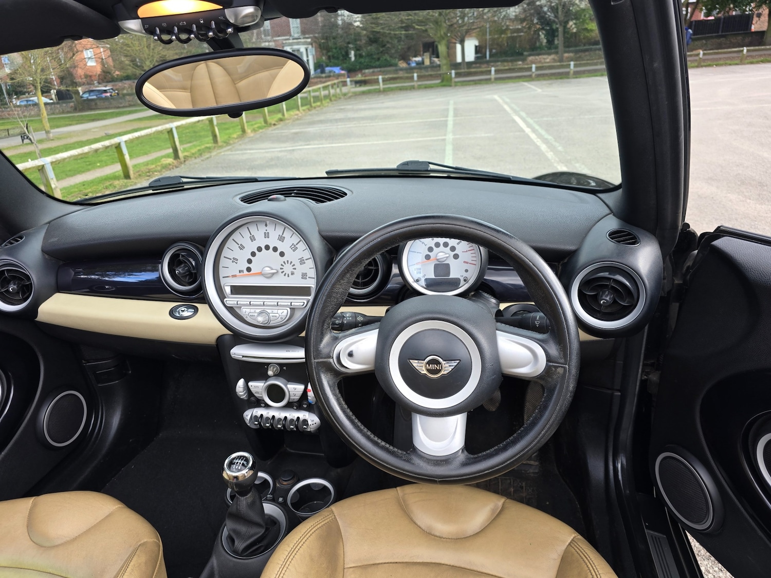 Used MINI Convertible 2009 for sale - 77101444: Photo 9