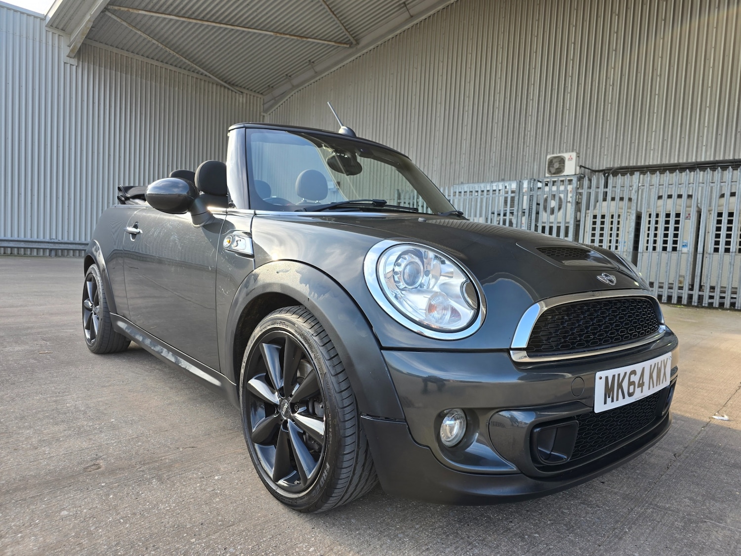 Used MINI Convertible 2014 for sale - 77101439: Photo 2