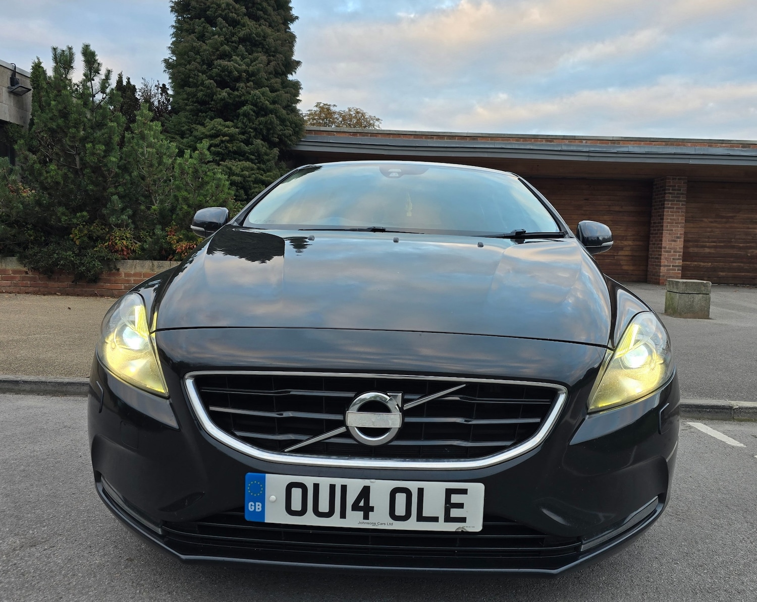 Used Volvo V40 2014 for sale - 76083603: Photo 1