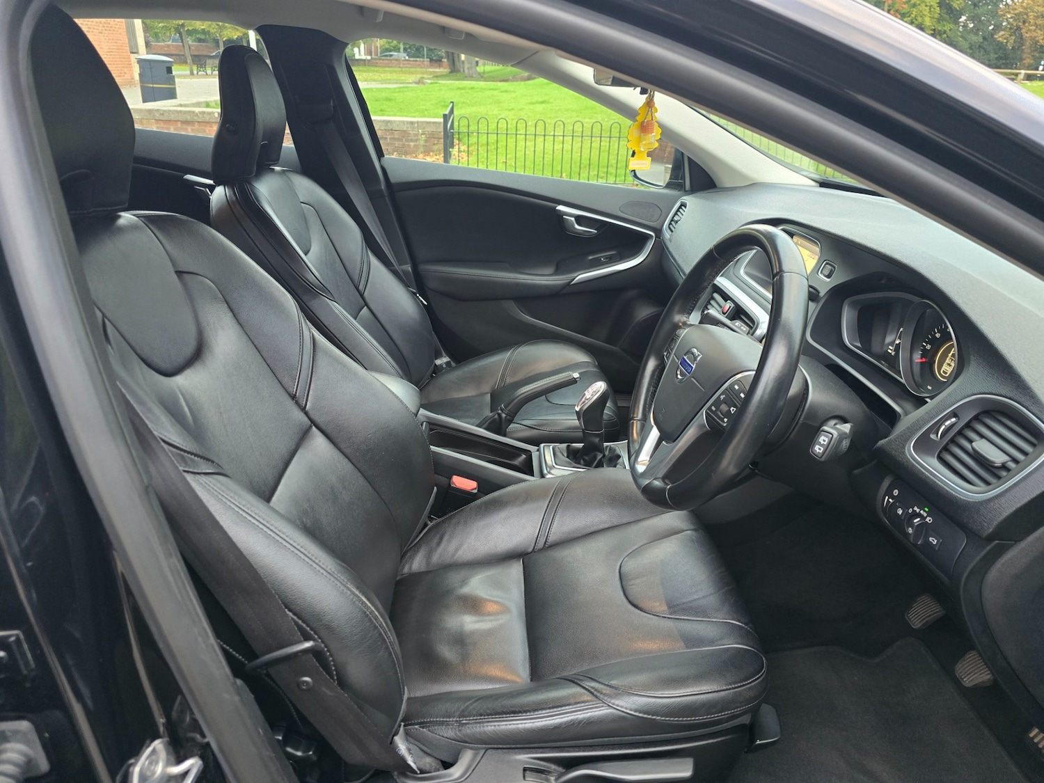 Used Volvo V40 2014 for sale - 76083603: Photo 10