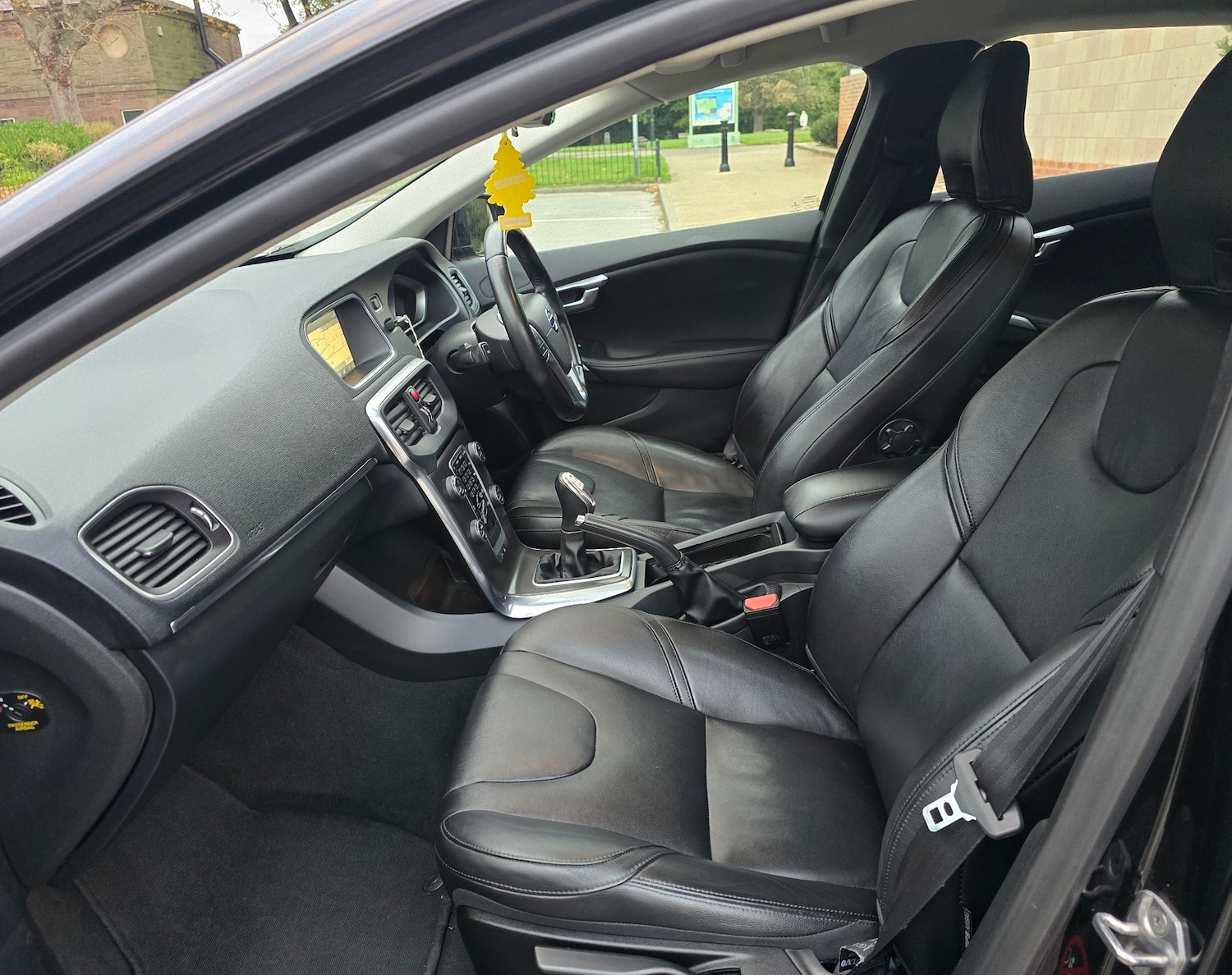 Used Volvo V40 2014 for sale - 76083603: Photo 11