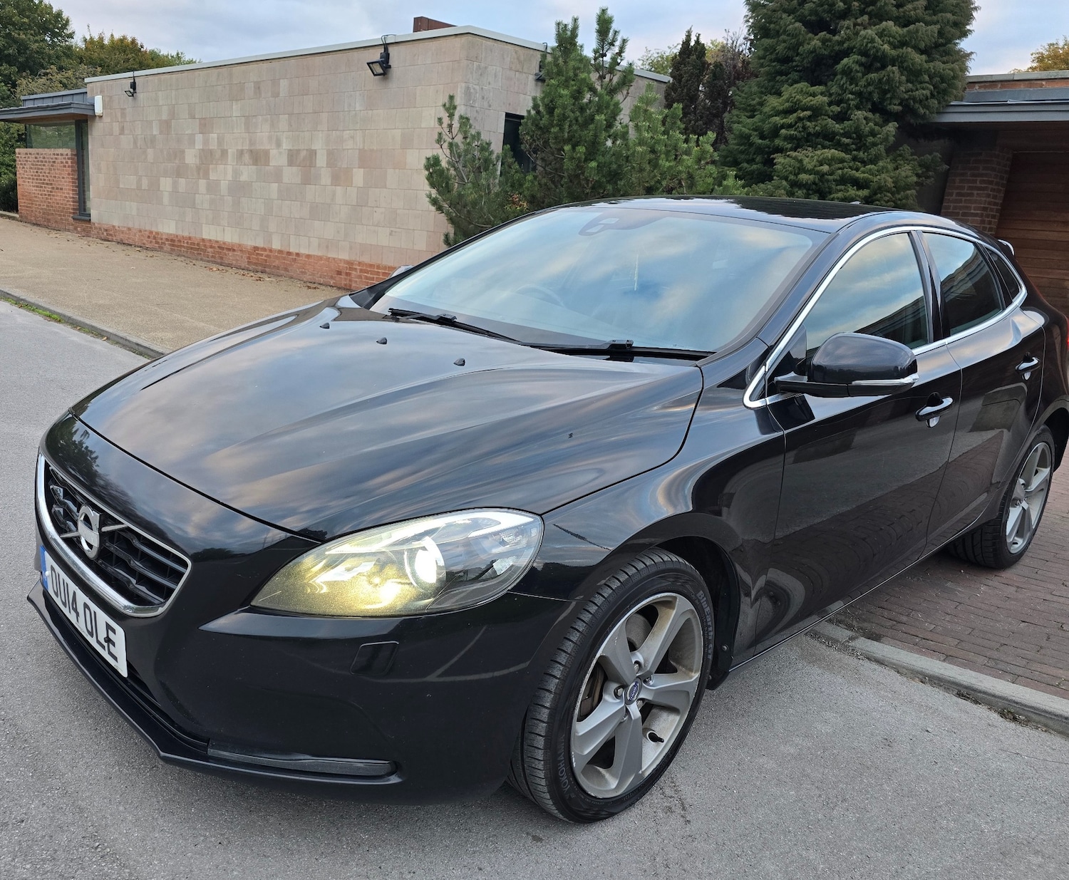 Used Volvo V40 2014 for sale - 76083603: Photo 3