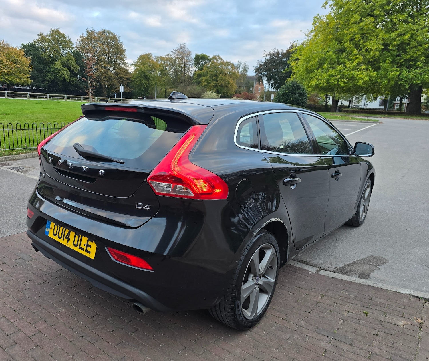 Used Volvo V40 2014 for sale - 76083603: Photo 7