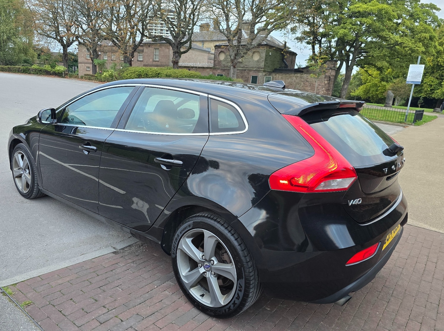 Used Volvo V40 2014 for sale - 76083603: Photo 8