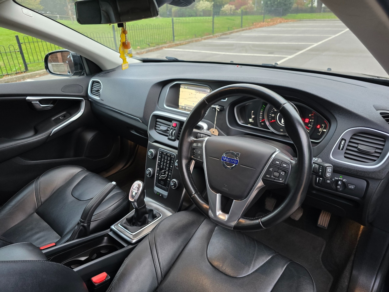 Used Volvo V40 2014 for sale - 76083603: Photo 9