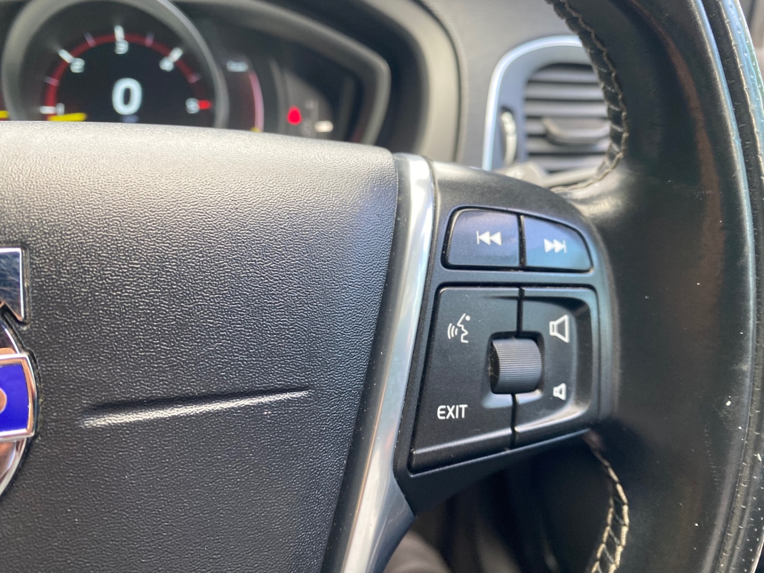 Used Volvo V40 2015 for sale - 77019499: Photo 19