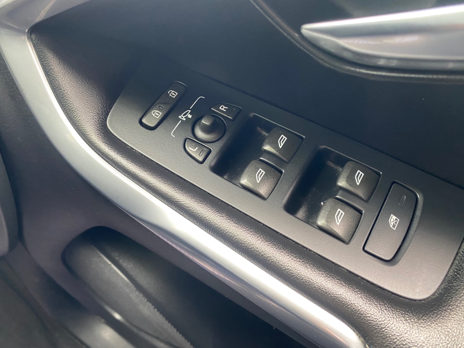 Used Volvo V40 2015 for sale - 77019499: Photo 22