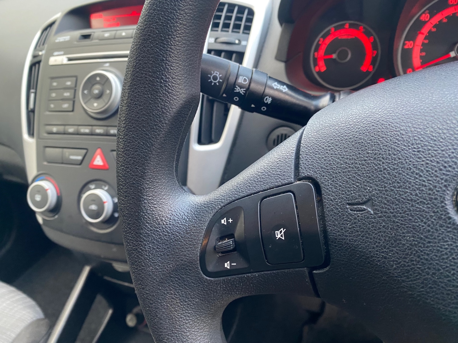 Used Kia Ceed 2010 for sale - 77080940: Photo 12