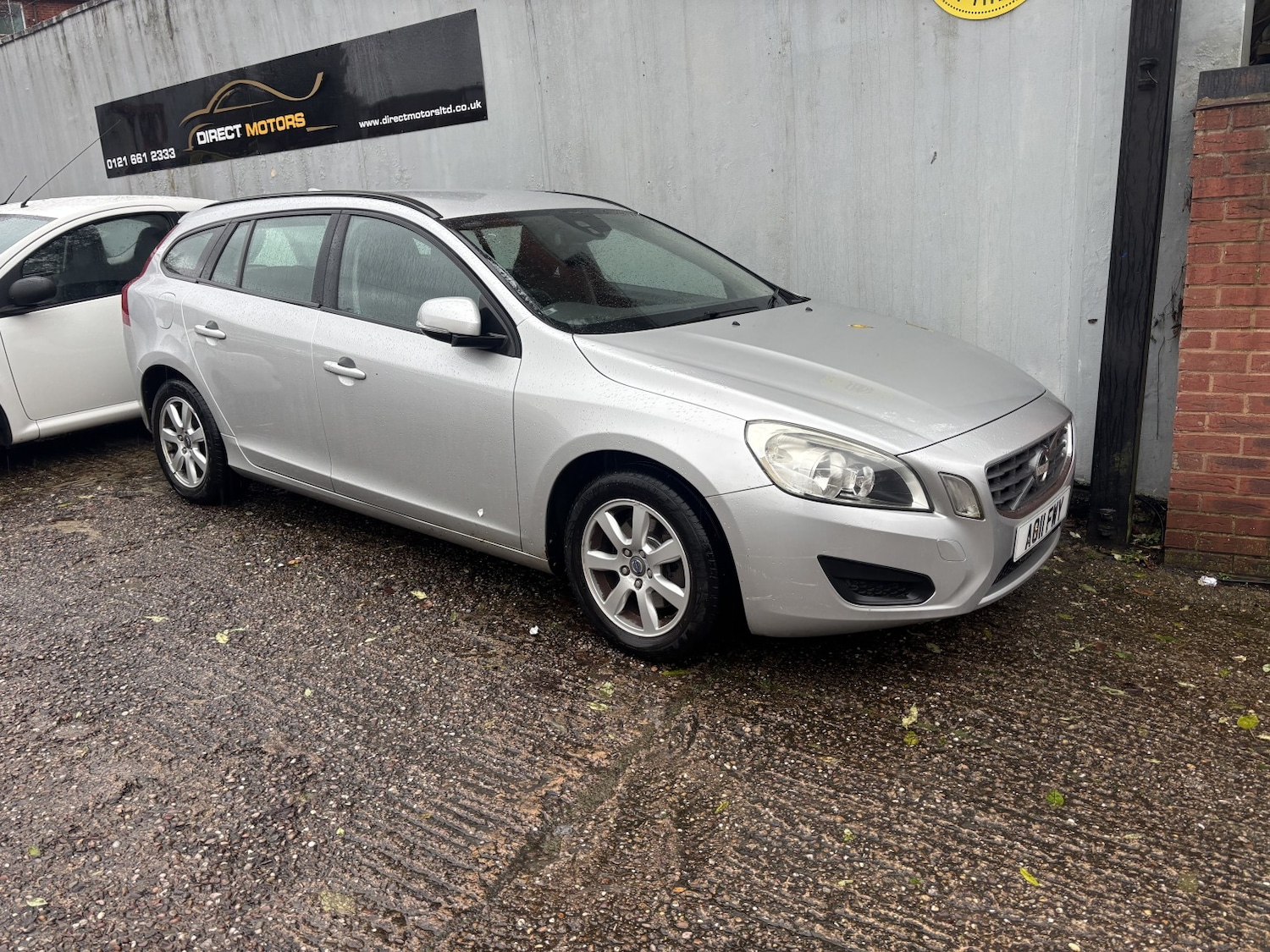 Used Volvo V60 2011 for sale - 76951065: Photo 2