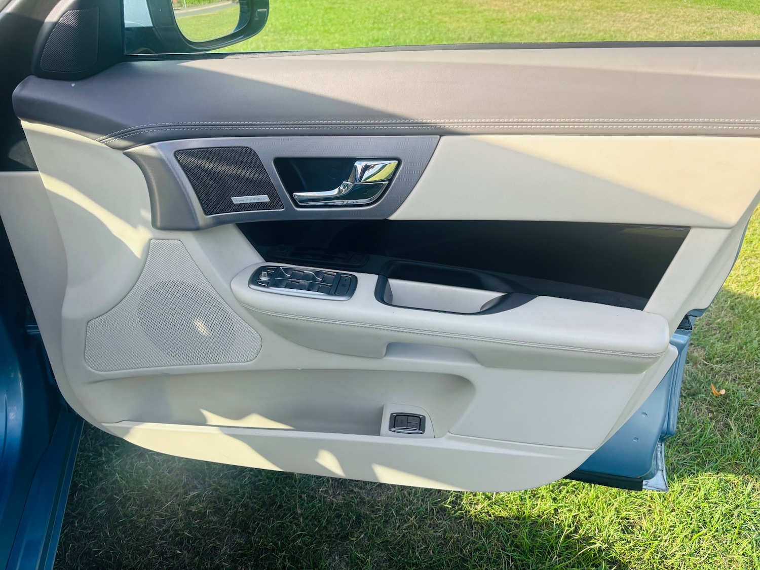 Used Jaguar XF 2010 for sale - 76544324: Photo 15