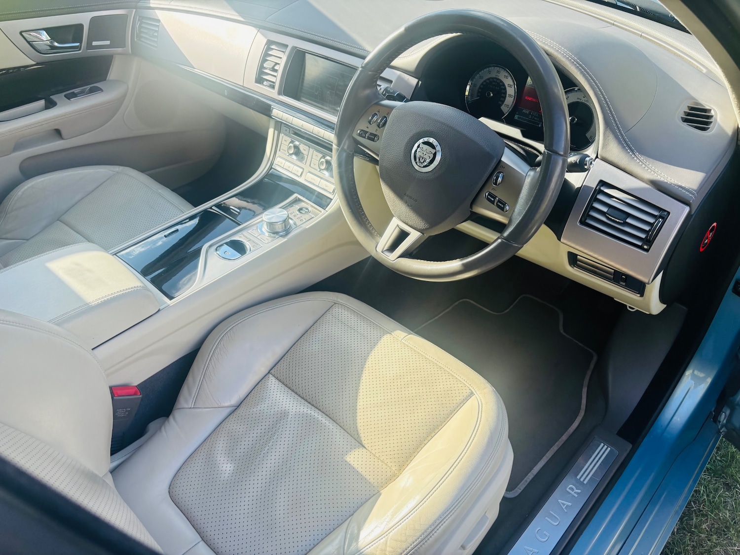 Used Jaguar XF 2010 for sale - 76544324: Photo 17