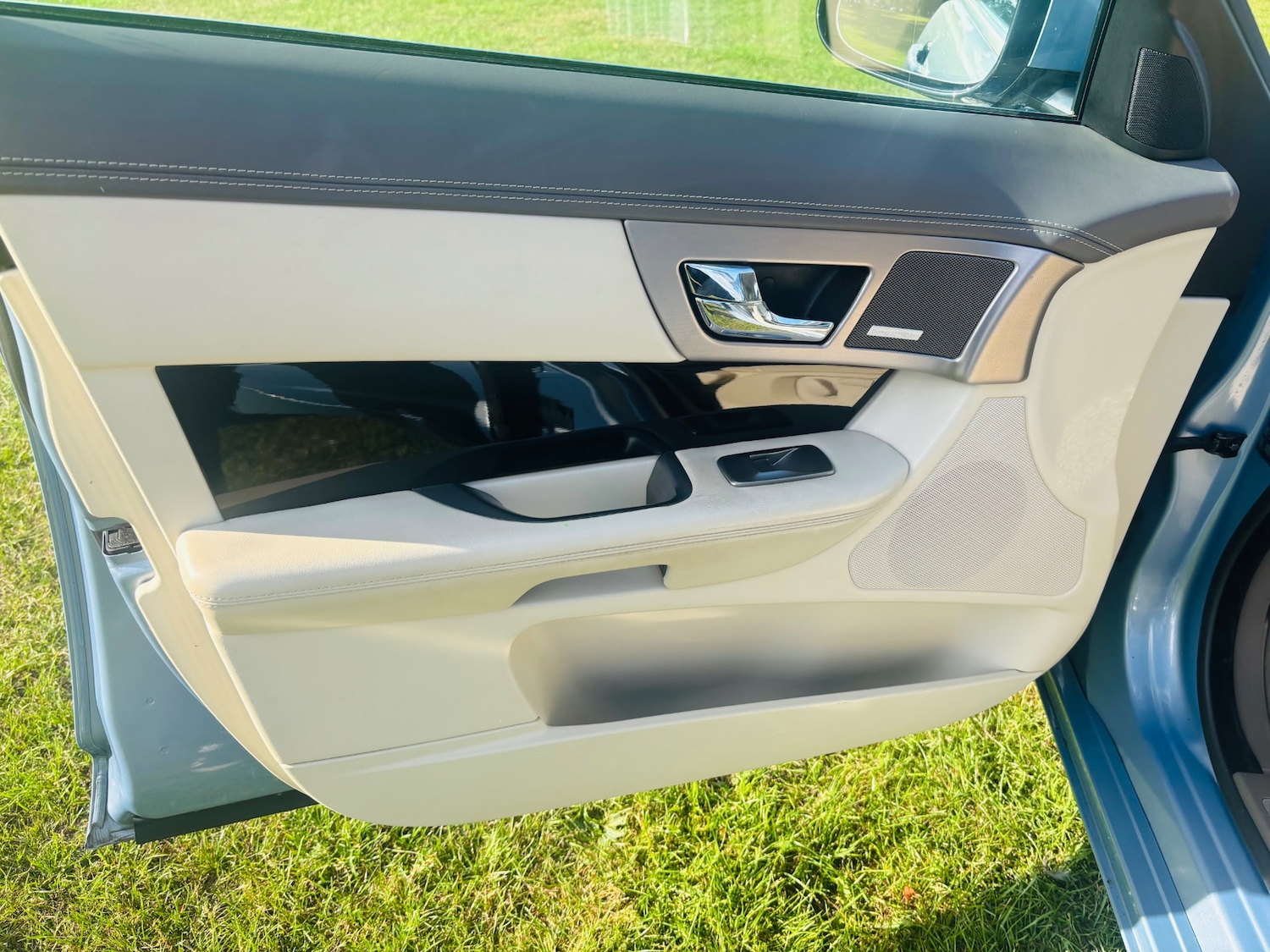 Used Jaguar XF 2010 for sale - 76544324: Photo 24