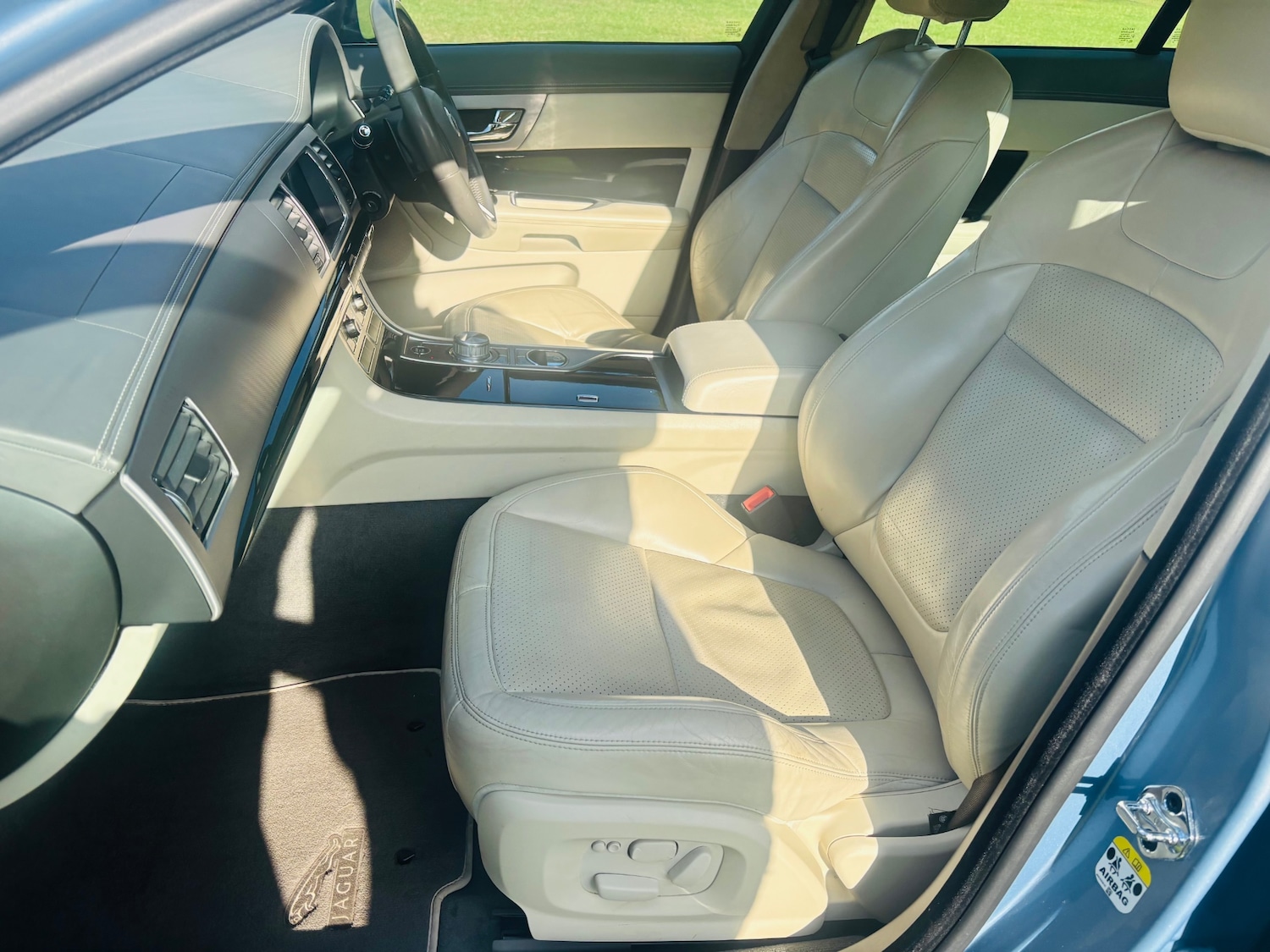 Used Jaguar XF 2010 for sale - 76544324: Photo 25