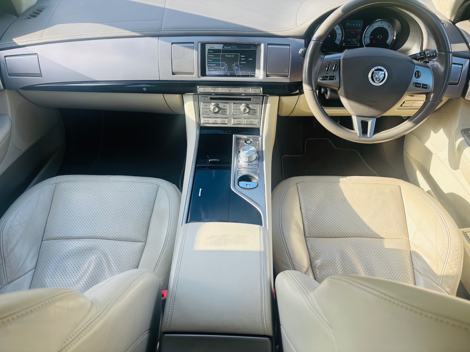 Used Jaguar XF 2010 for sale - 76544324: Photo 3