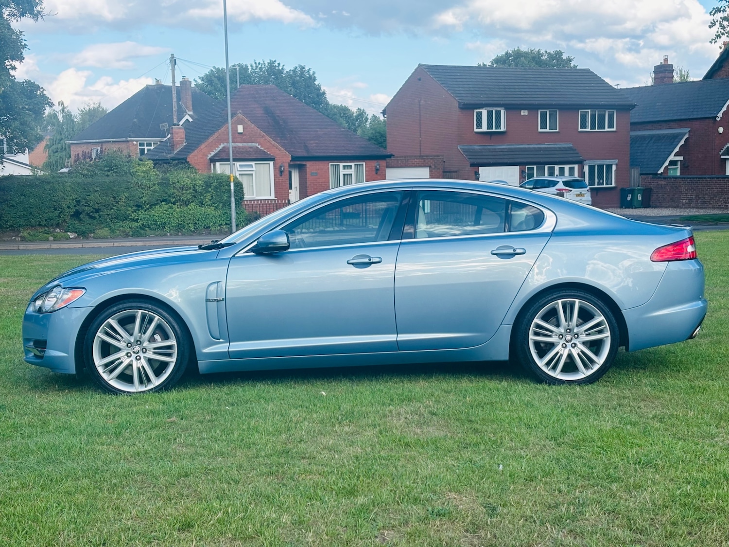 Used Jaguar XF 2010 for sale - 76544324: Photo 5