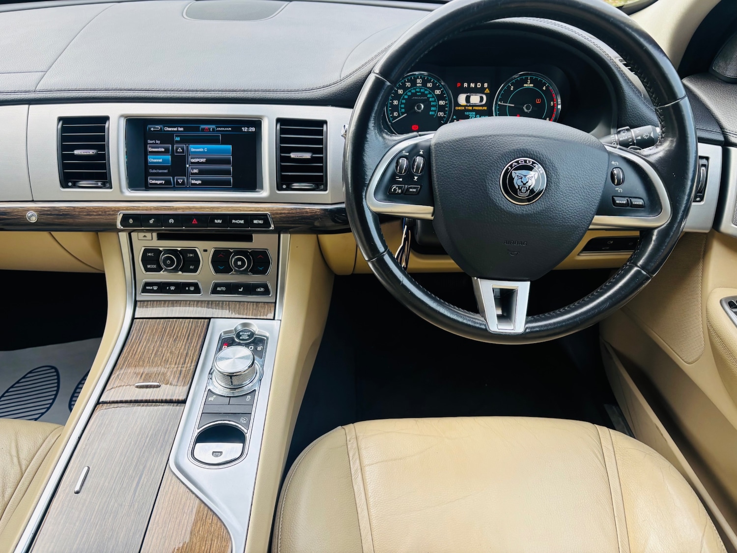 Used Jaguar XF 2015 for sale - 76600175: Photo 10