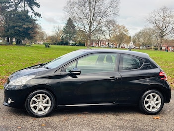 Used Peugeot 208 2014 for sale - 76544406: Photo