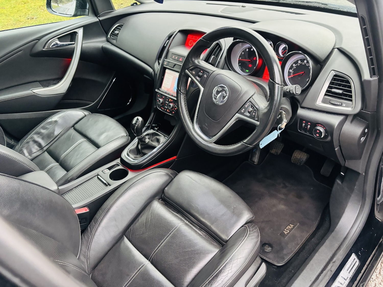 Used Vauxhall Astra 2011 for sale - 77319800: Photo 16