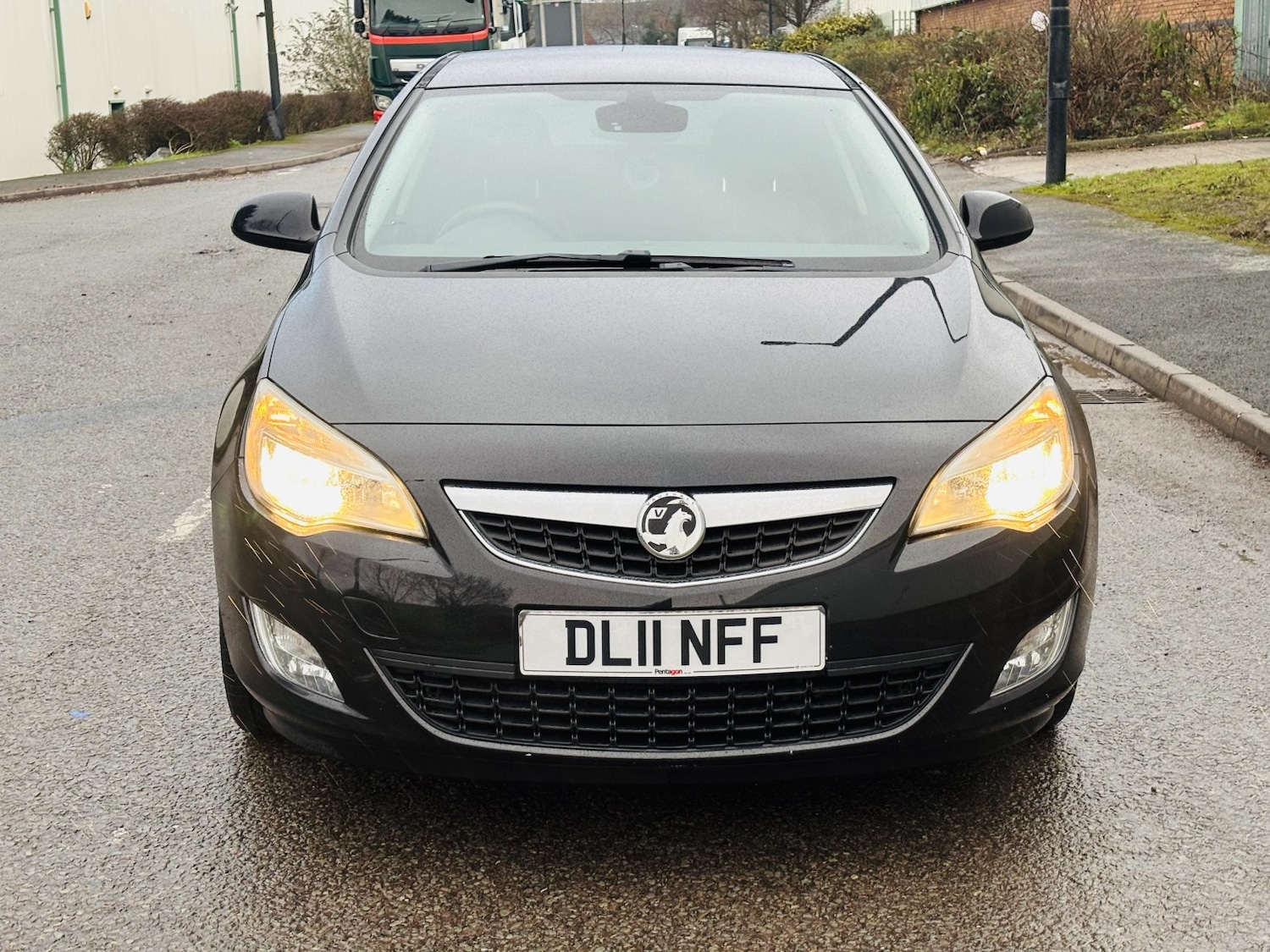 Used Vauxhall Astra 2011 for sale - 77319800: Photo 2