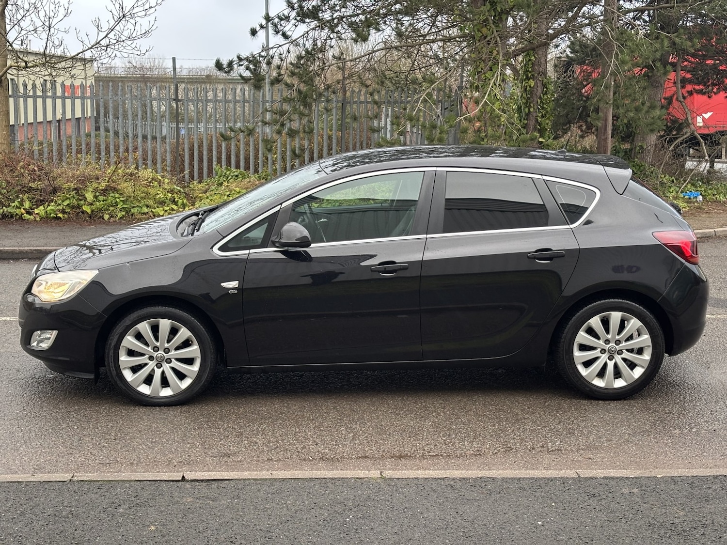 Used Vauxhall Astra 2011 for sale - 77319800: Photo 28