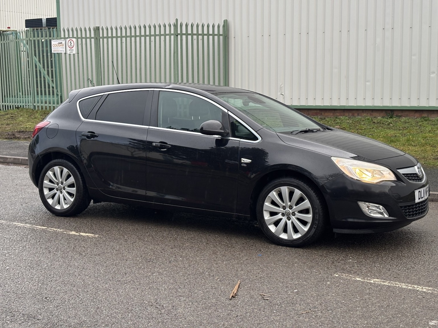 Used Vauxhall Astra 2011 for sale - 77319800: Photo 34