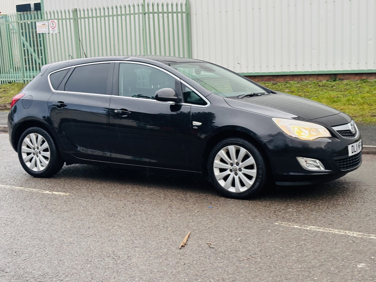 Used Vauxhall Astra 2011 for sale - 77319800: Photo 35