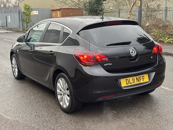 Used Vauxhall Astra 2011 for sale - 77319800: Photo