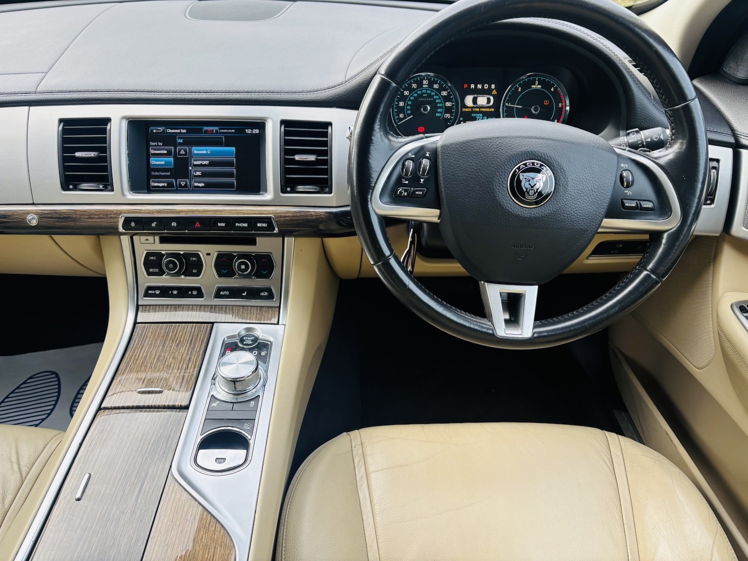 Used Jaguar XF 2015 for sale - 76878156: Photo 8