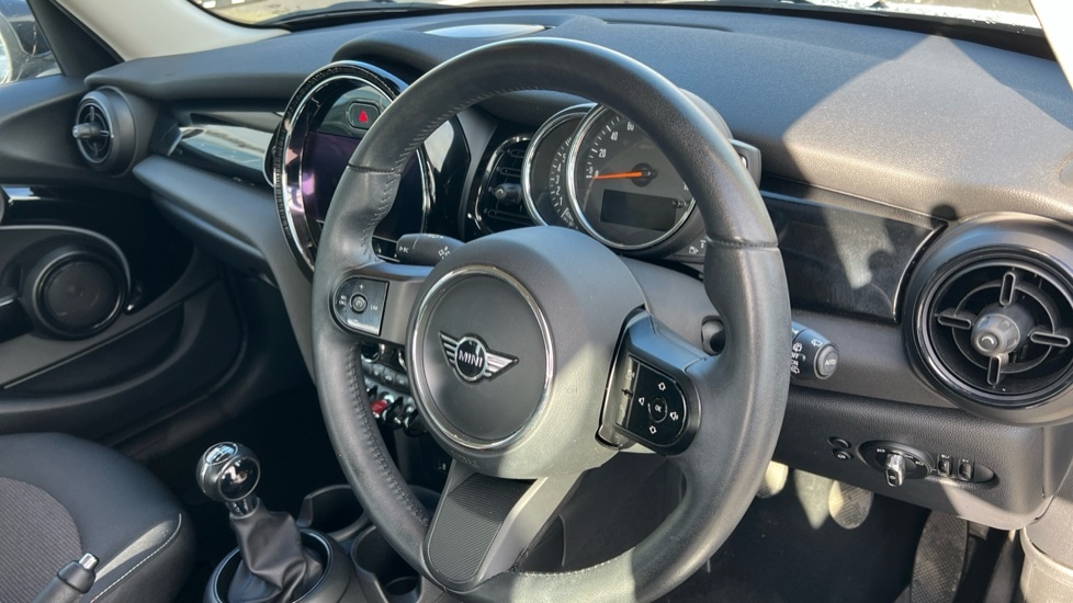 Used MINI Hatch 2022 for sale - 76140225: Photo 9