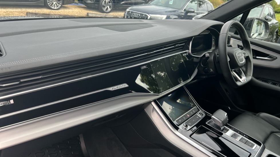 Used Audi Q7 2023 for sale - 76140374: Photo 2