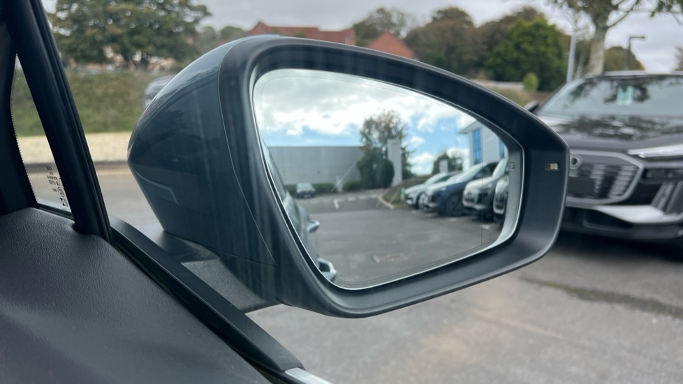 Used Audi Q4 e-tron 2023 for sale - 76501421: Photo 32