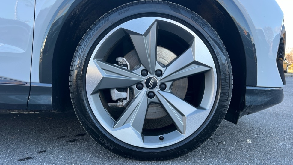 Used Audi Q4 e-tron 2025 for sale - 76567908: Photo 5