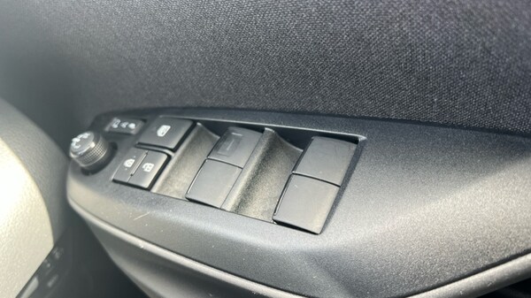 Used Toyota Yaris Cross 2023 for sale - 75652801: Photo 30