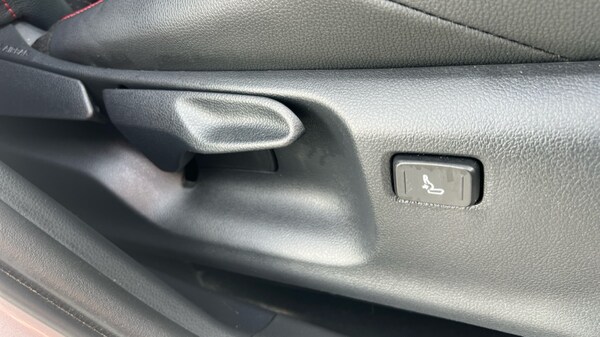 Used Toyota Yaris Cross 2023 for sale - 75652801: Photo 32