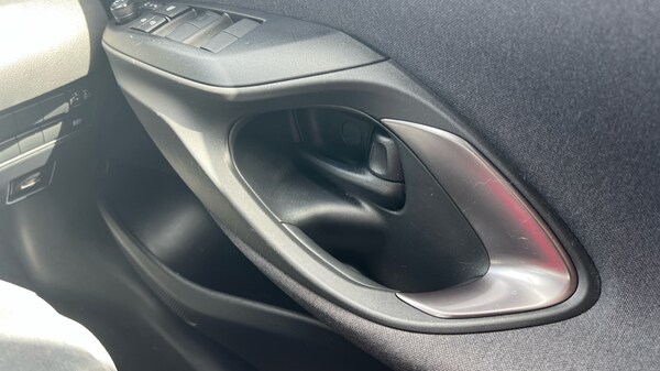 Used Toyota Yaris Cross 2023 for sale - 75652801: Photo 54