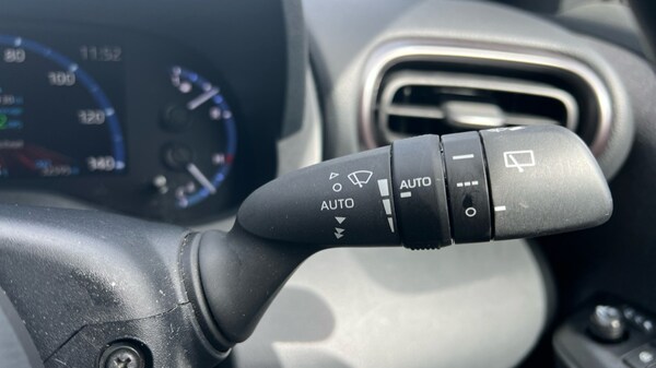 Used Toyota Yaris Cross 2023 for sale - 75652801: Photo 66