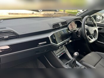 Used Audi Q3 2023 for sale - 76140397: Photo 2