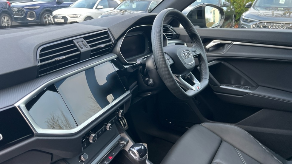 Used Audi Q3 2025 for sale - 76563617: Photo 2