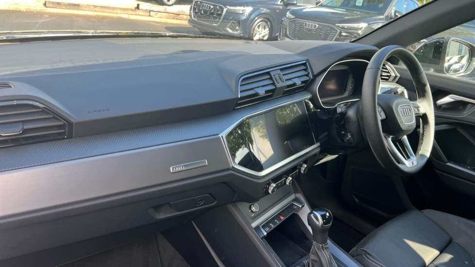 Used Audi Q3 2024 for sale - 76442058: Photo 2