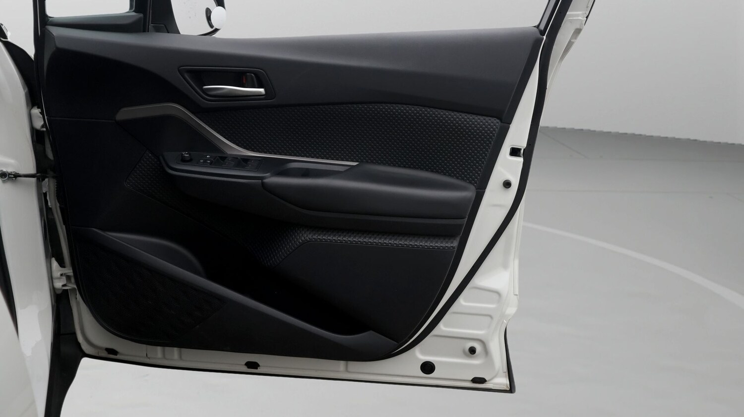 Used Toyota C-HR for sale - 77182149: Photo 15