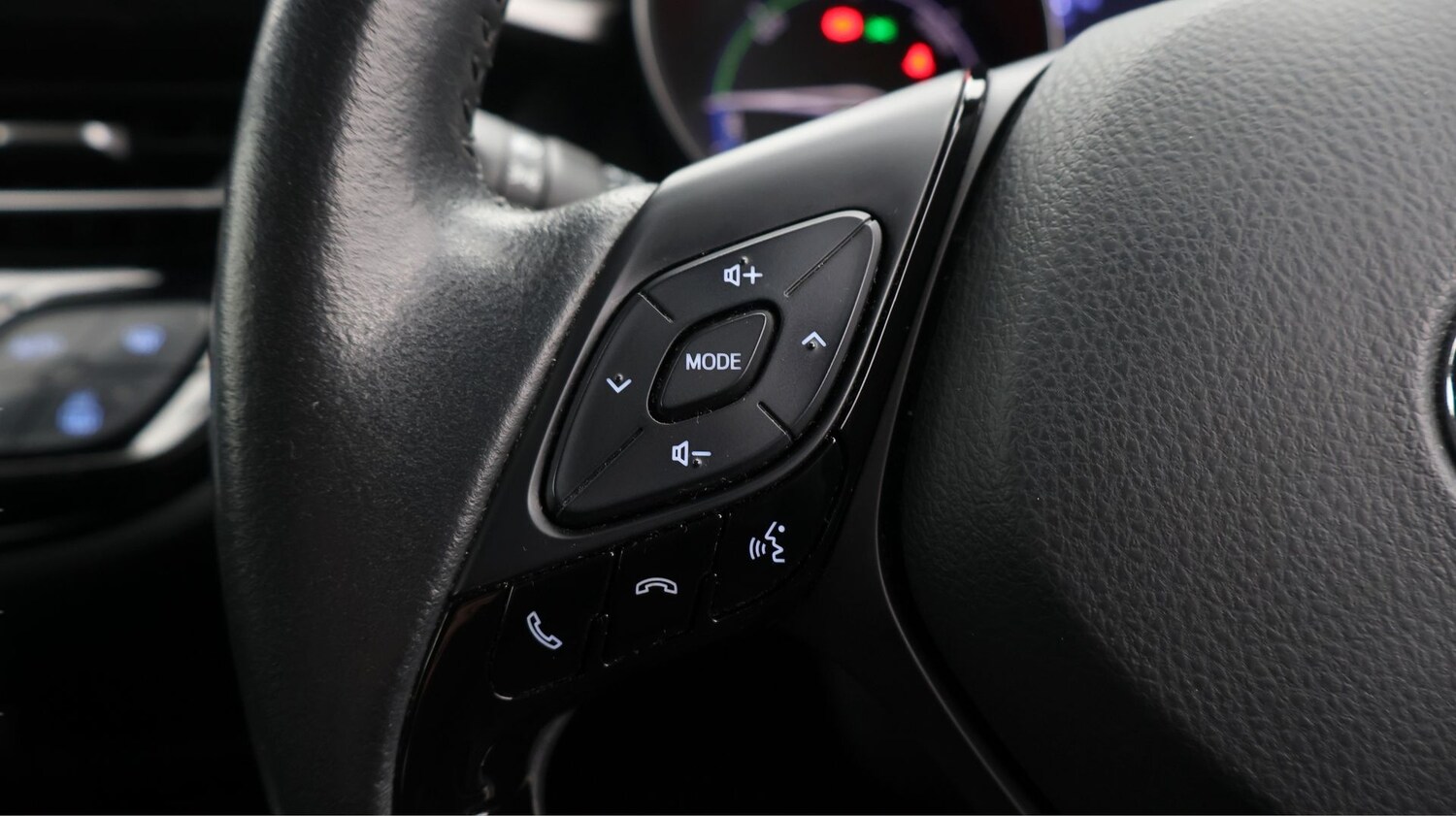 Used Toyota C-HR for sale - 77182149: Photo 24