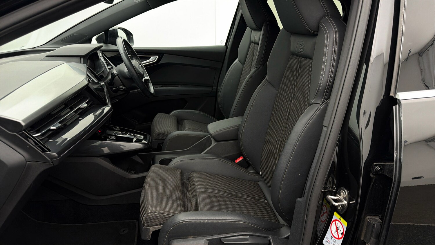 Used Audi Q4 e-tron 2023 for sale - 78222921: Photo 13