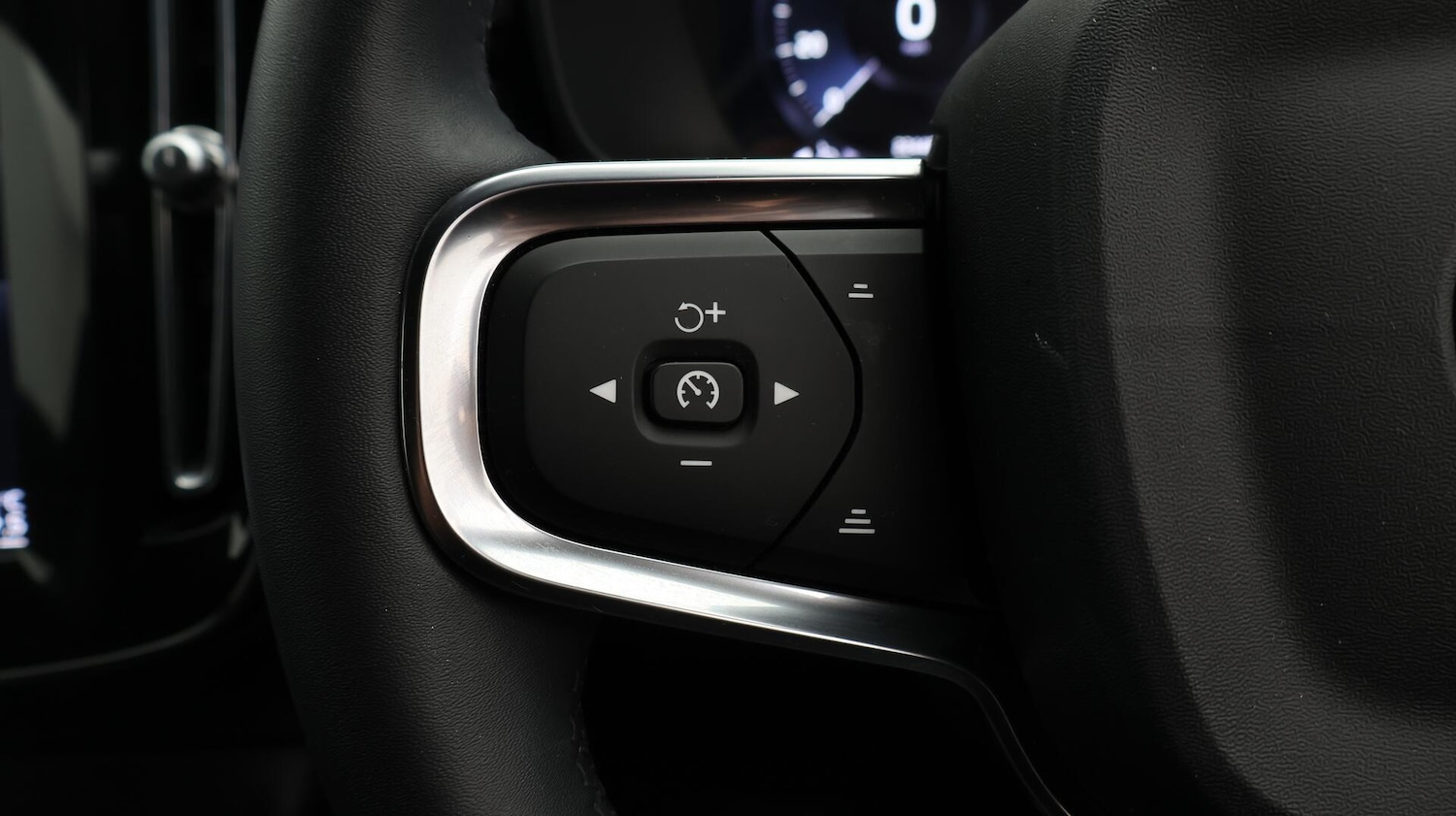 Used Volvo XC40 2022 for sale - 76646273: Photo 25