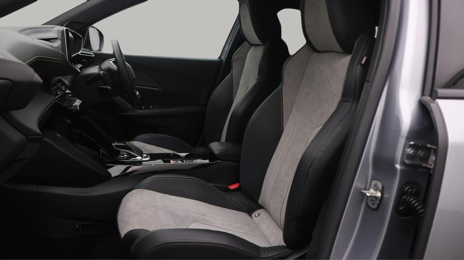 Used Peugeot E-2008 2021 for sale - 76425082: Photo 15