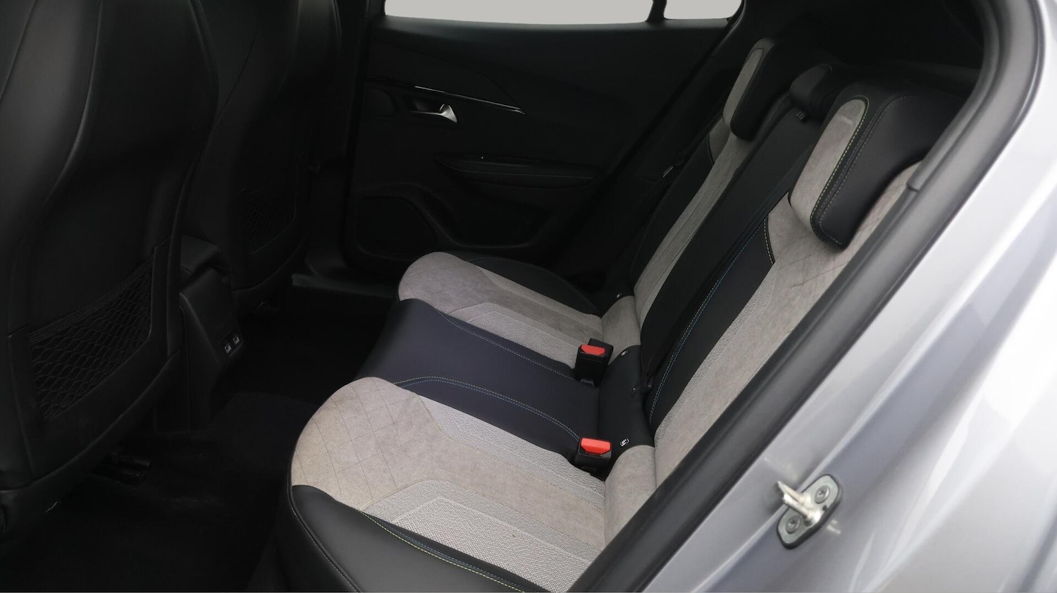 Used Peugeot E-2008 2021 for sale - 76425082: Photo 17