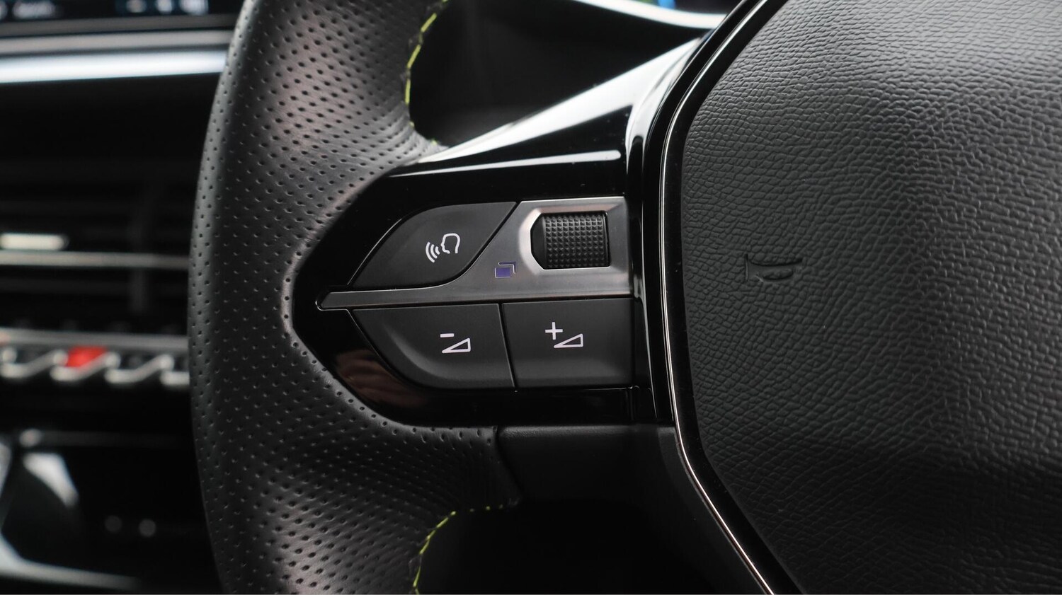 Used Peugeot E-2008 2021 for sale - 76425082: Photo 25